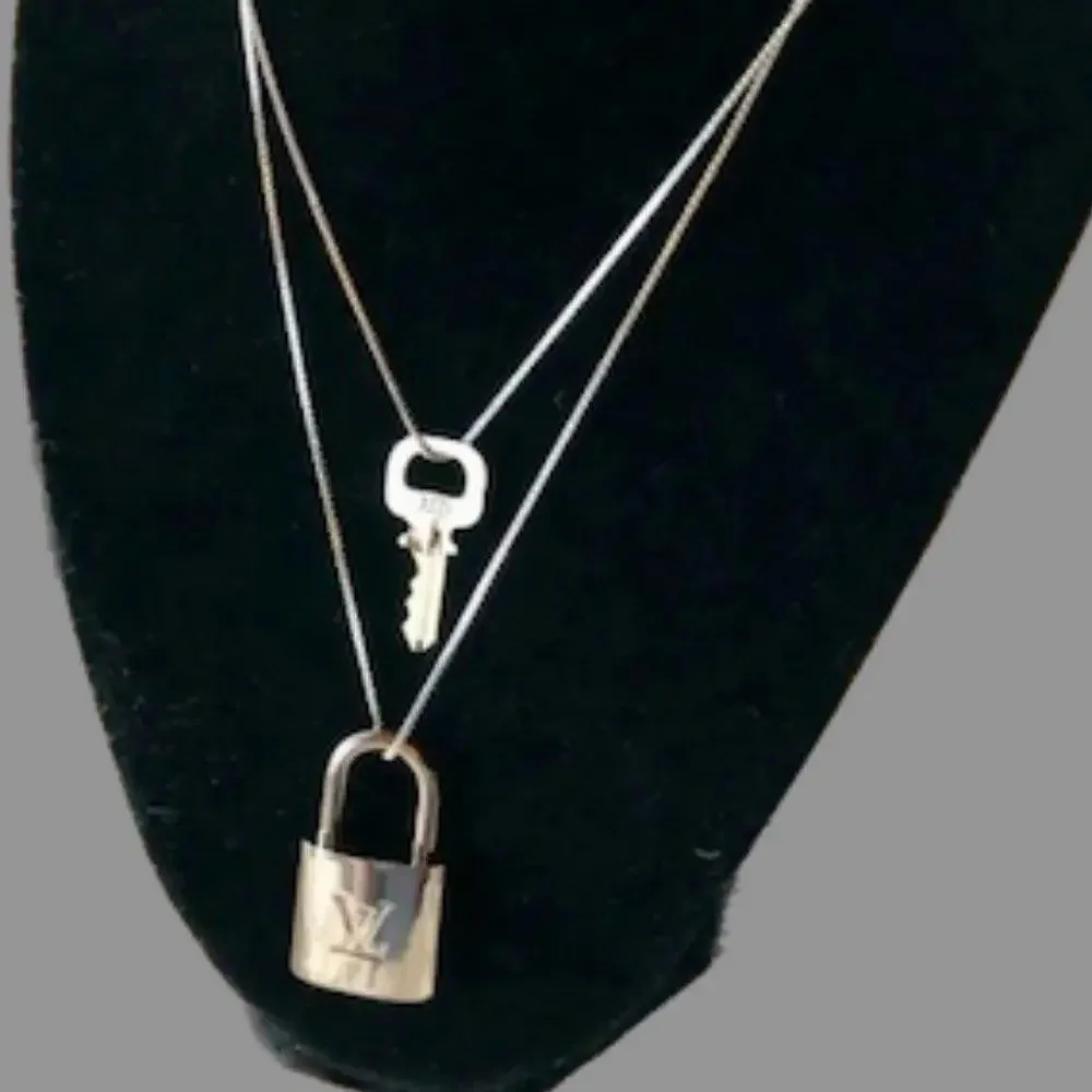Louis Vuitton Silver Padlock Lock & Key w/Silver Chain (LVXX030) - Picture 3 of 3